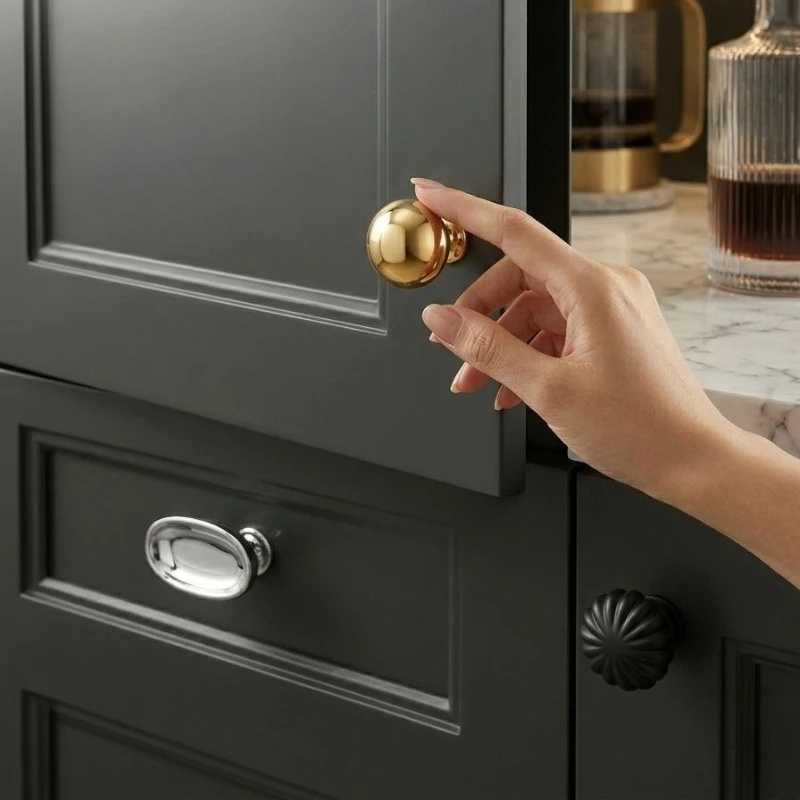 Furniture And Kitchen Hardware Fitting - Antyczny uchwyt meblowy z pojedynczym otworem,